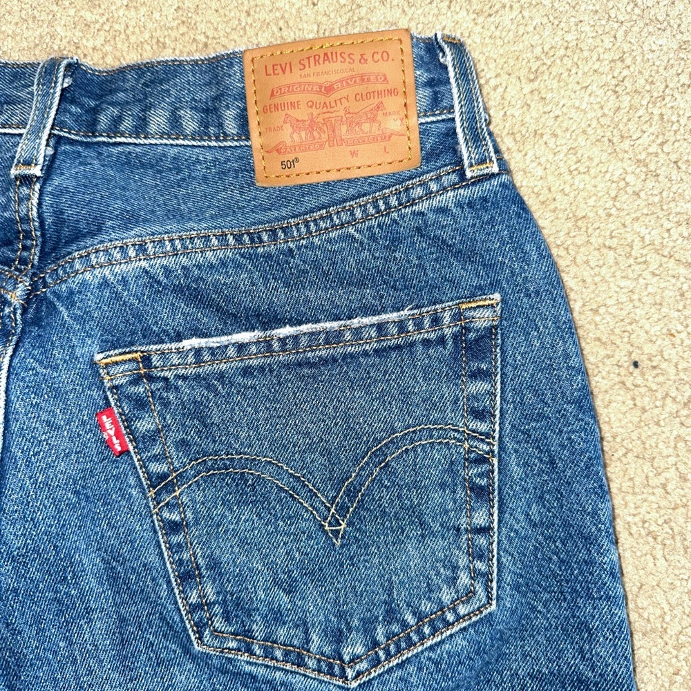 Levi 501 dark wash